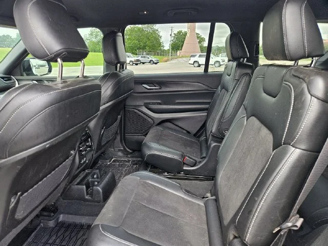 Used 2024 White Jeep Altitude image 25