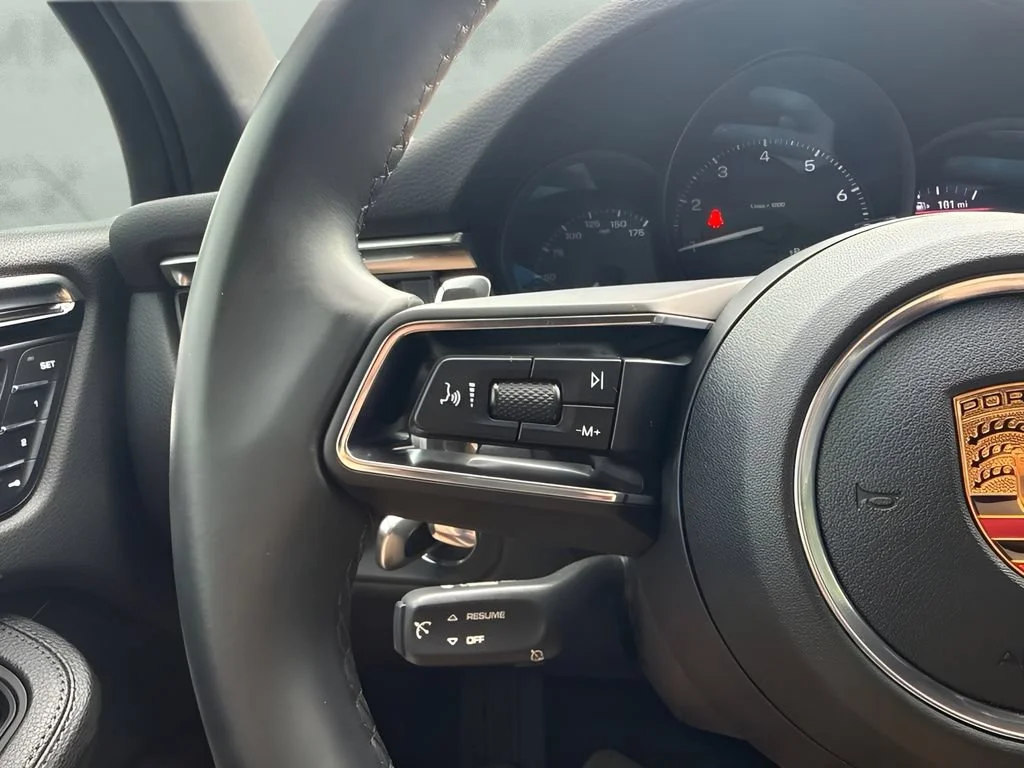 Used 2022  Porsche  image 18