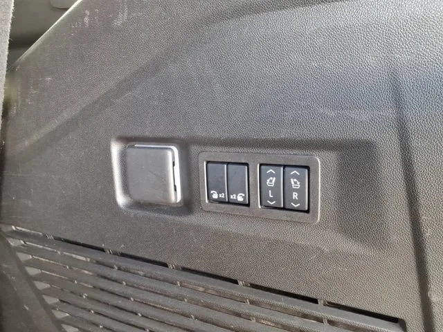Used 2025 Onyx Black GMC Denali image 12