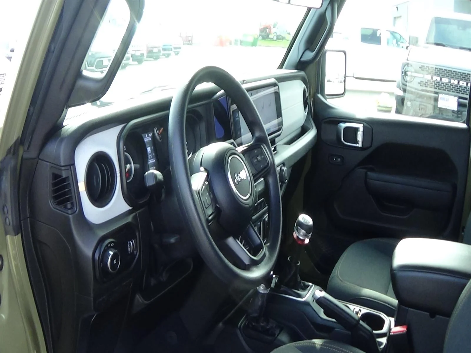 Certified Used 2025  Jeep Sport image 12