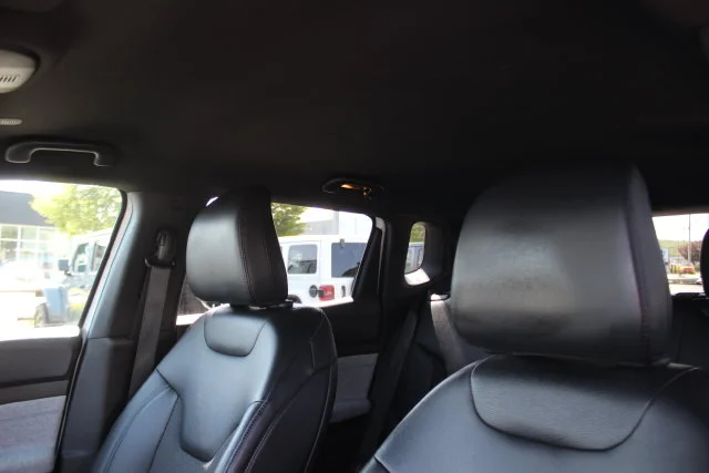 Used 2024 White Jeep Latitude image 20