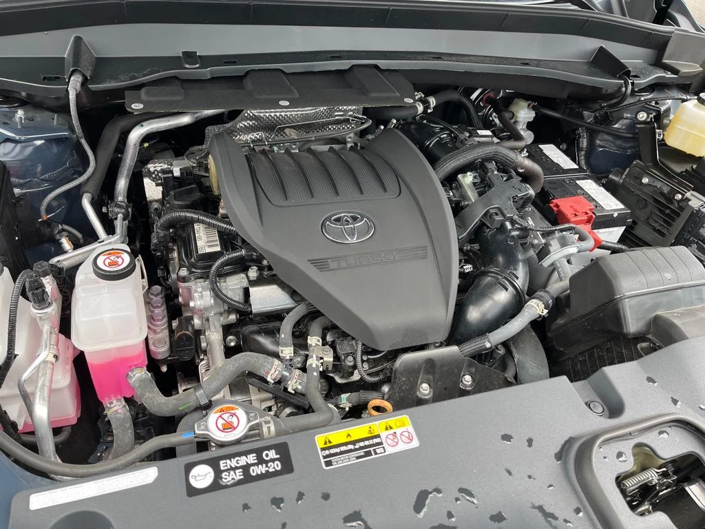 Used 2024 White Toyota XLE image 27