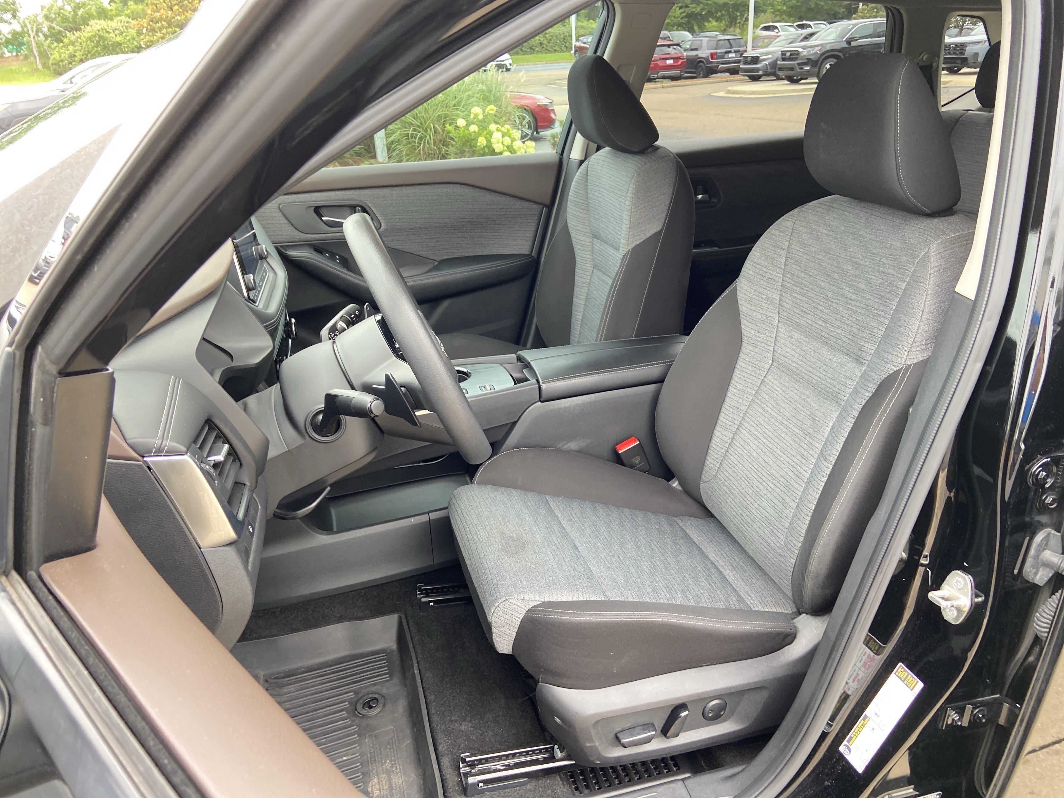 Used 2023 Super Black Nissan SV image 18
