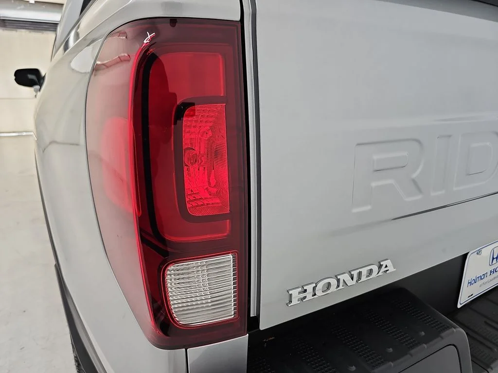 New 2026 Solar Silver Metallic Honda RTL image 44