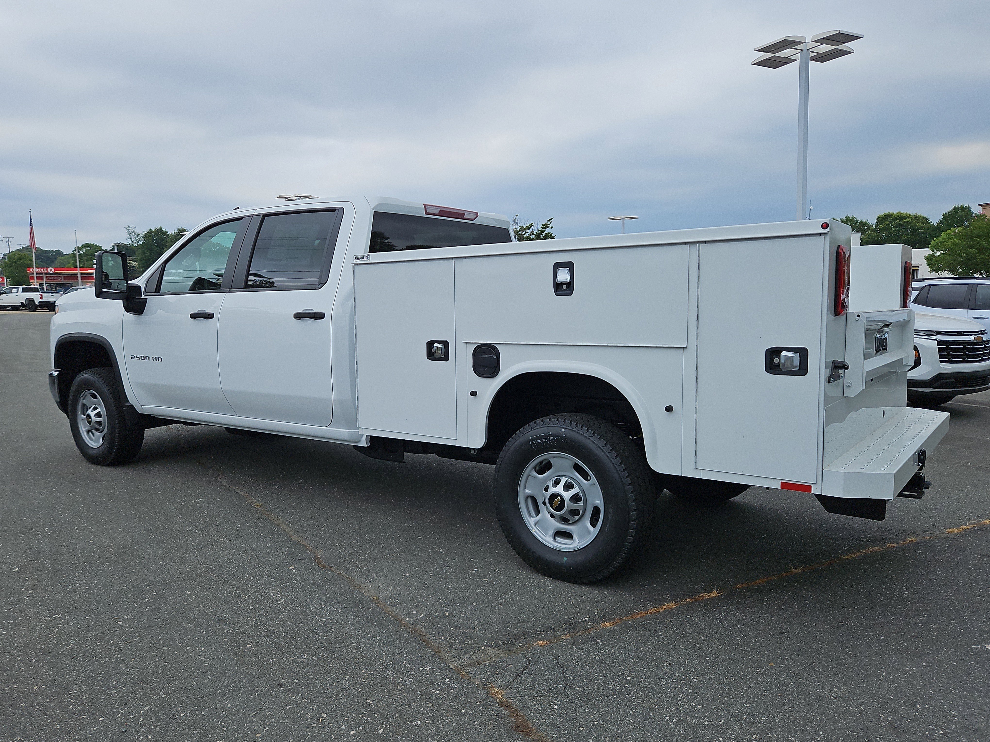 New 2026 Summit White Chevrolet WT image 3