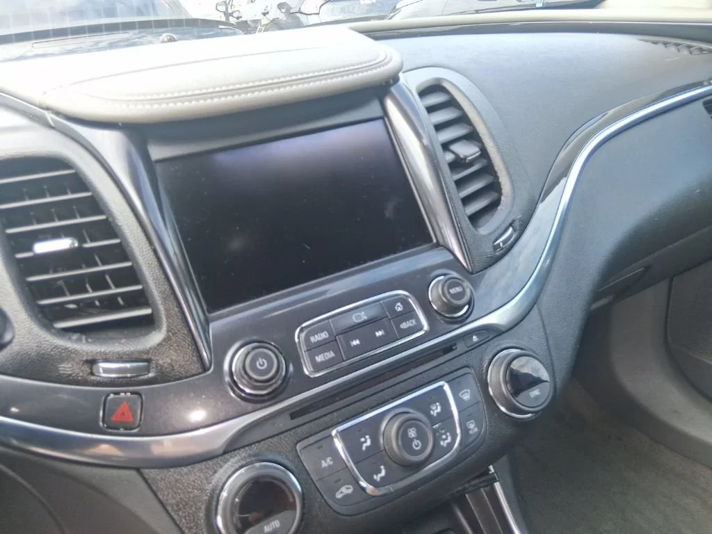 Used 2015 RAINFOREST GREEN METALLIC Chevrolet LT image 13