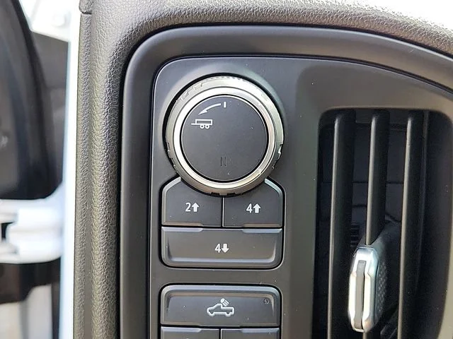 Used 2021 SUMMIT WHITE Chevrolet Custom image 25