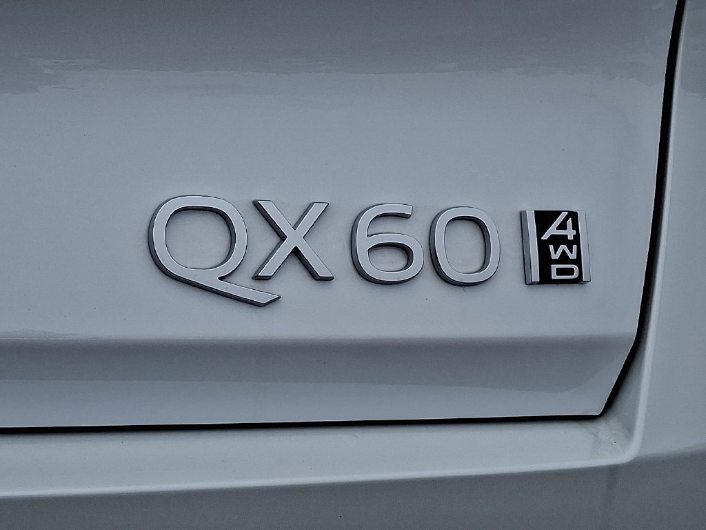 Used 2026 White INFINITI LUXE image 29