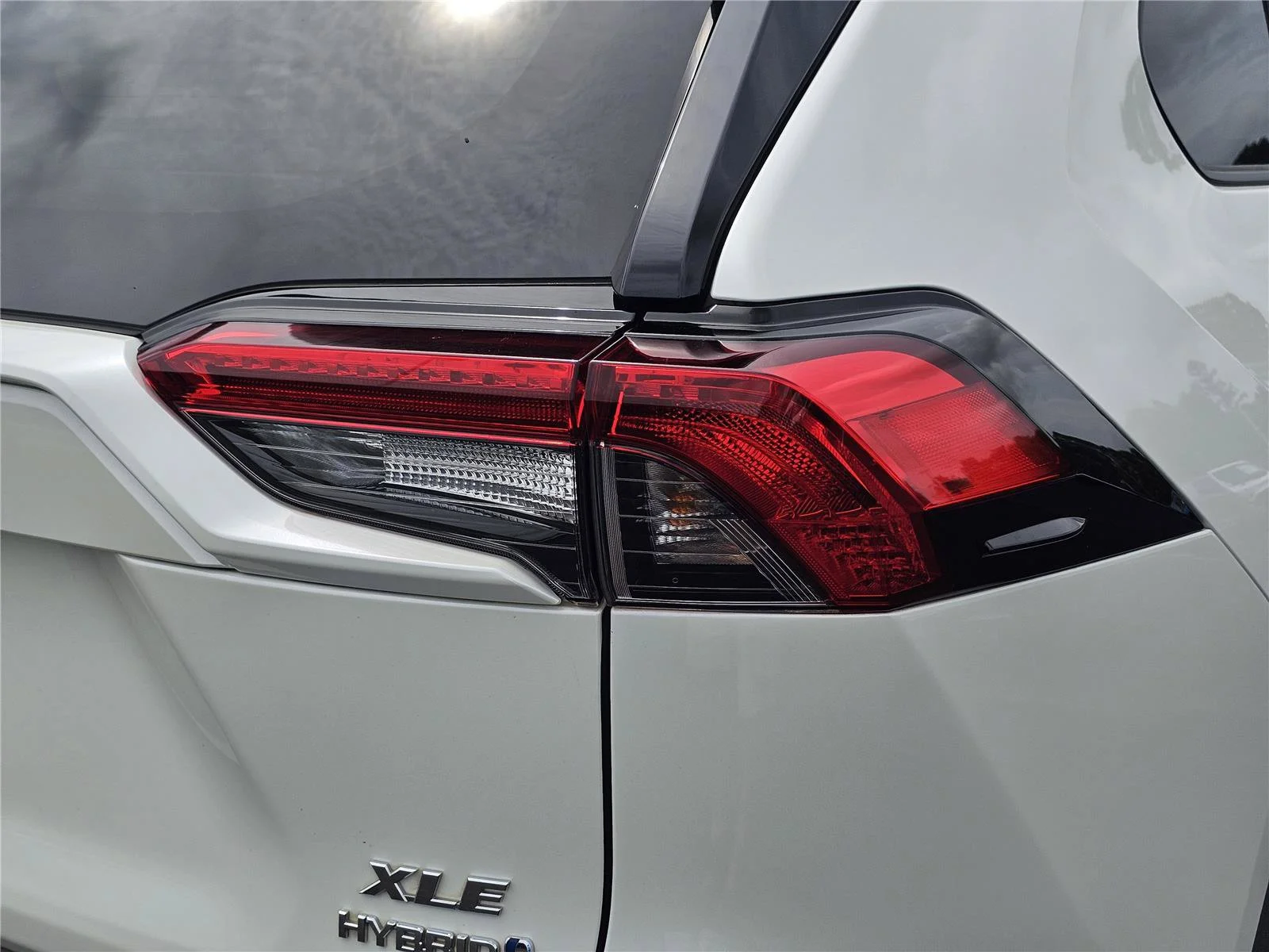 Used 2021  Toyota Hybrid LE image 10