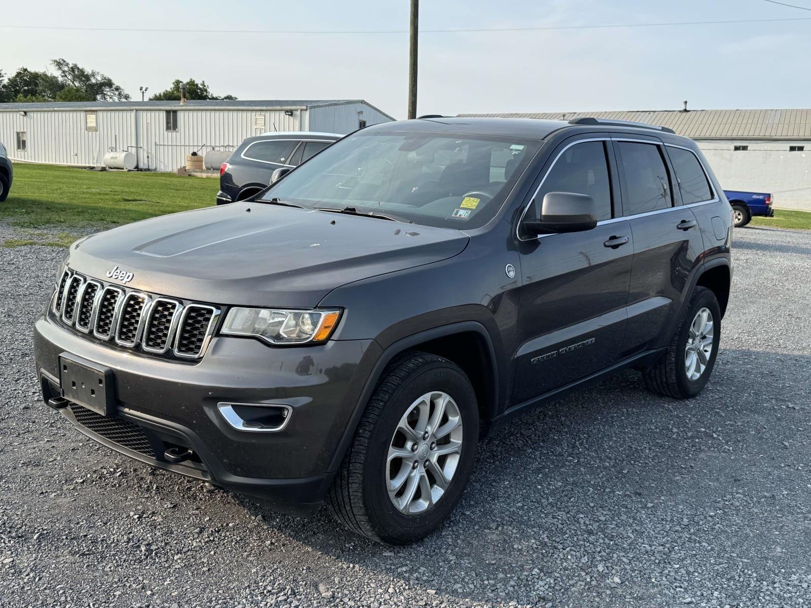 Used 2021 Granite Crystal Metallic Clearcoat Jeep Laredo E image 6