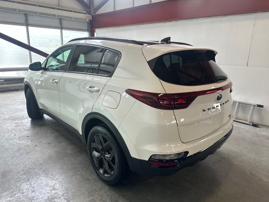 Used 2022 White Kia Nightfall image 3