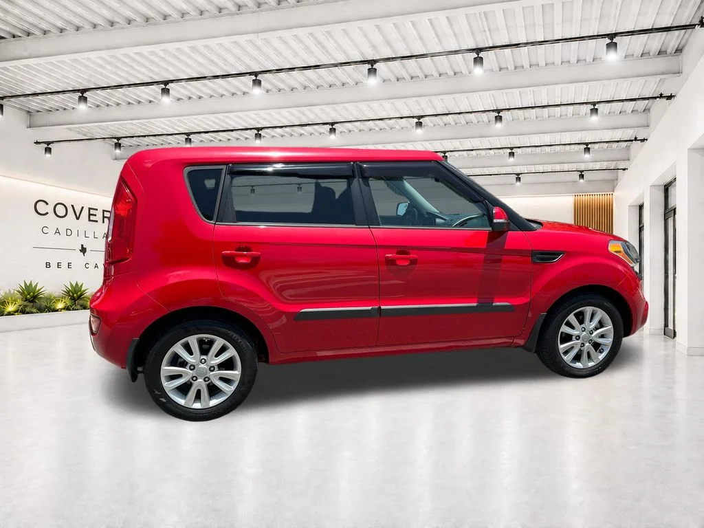 Used 2013 Red Kia Plus image 12