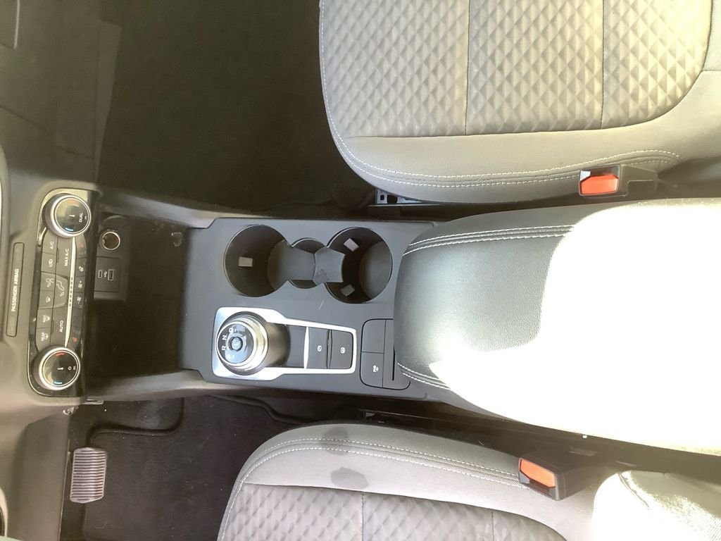 Used 2022 Red Ford SE image 23