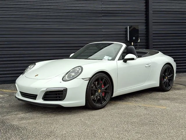 2017 Porsche 911 Carrera 4 Cabriolet's photo