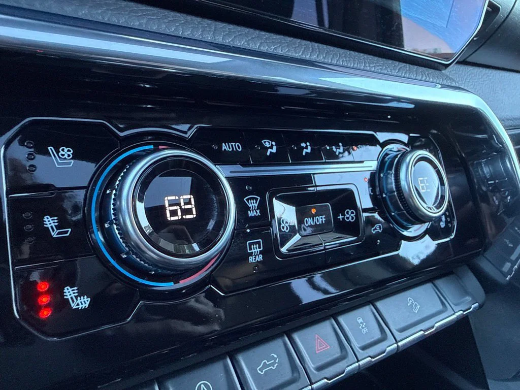 Used 2025 Onyx Black GMC Denali image 25