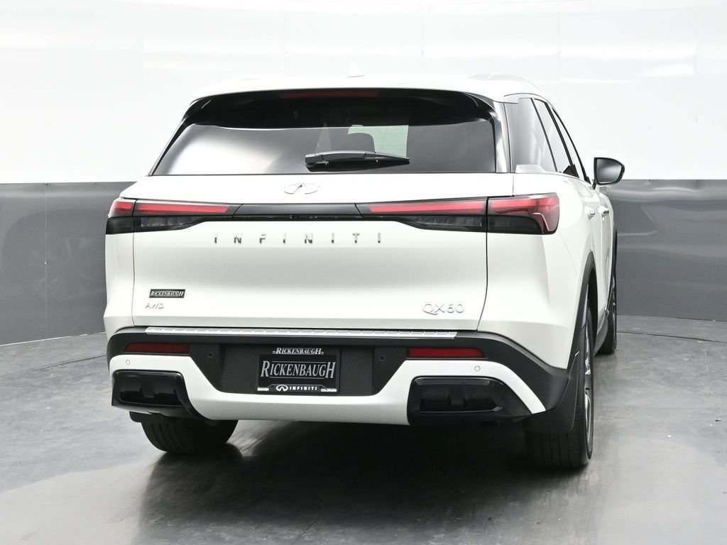 Used 2023 White INFINITI LUXE image 6
