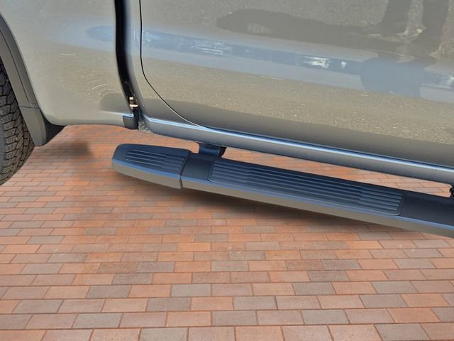 New 2026 Sterling Metallic GMC Elevation image 13
