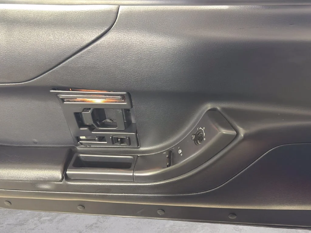 Used 1995  Chevrolet 2dr Convertible image 27
