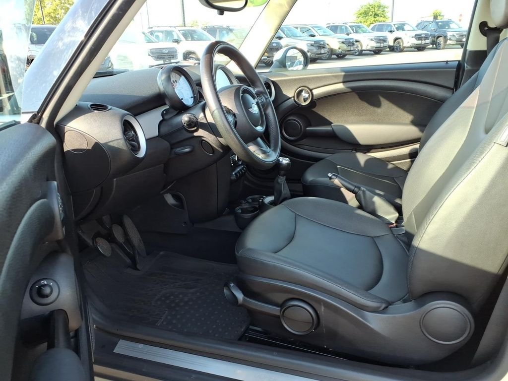 Used 2013 Pepper White MINI Base image 15