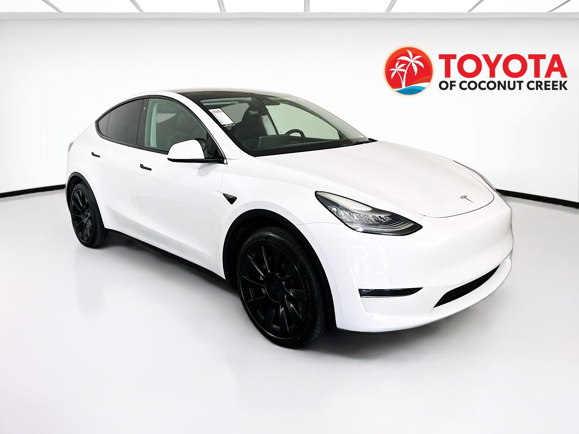 Used 2021 White Tesla Standard Range image 1
