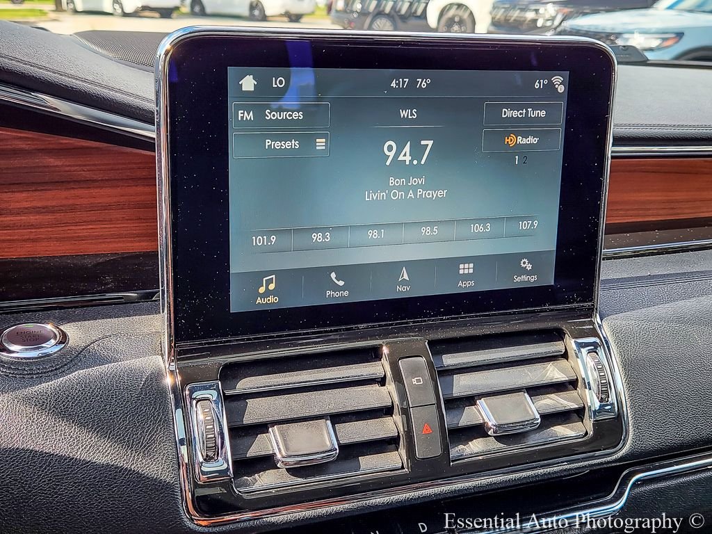 Used 2018 Velvet Lincoln Select image 23