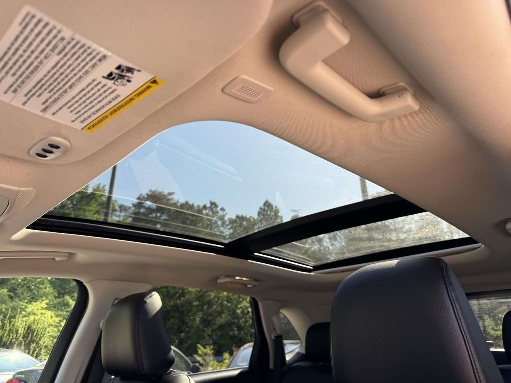 Used 2022 White Ford SEL image 21