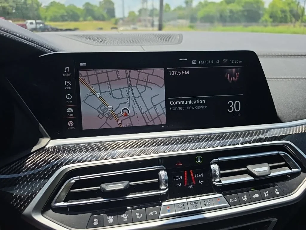 Used 2022 White BMW M50i image 25