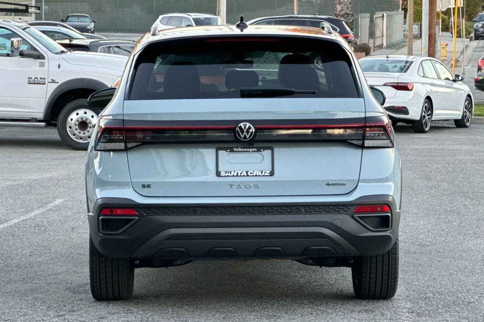 2026 Volkswagen Taos SE Black - Photo 5