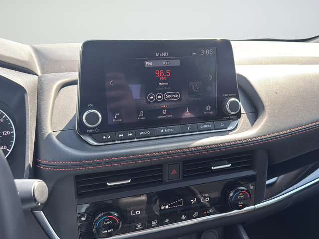 Used 2025 Gray Nissan Rock Creek image 14