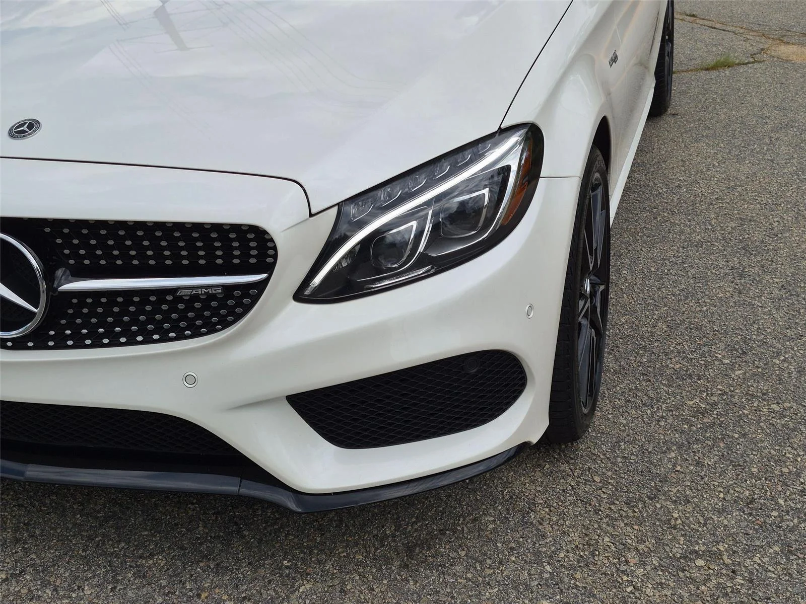 Used 2018 designo Diamond White Metallic Mercedes-Benz AMG® C 43 image 9