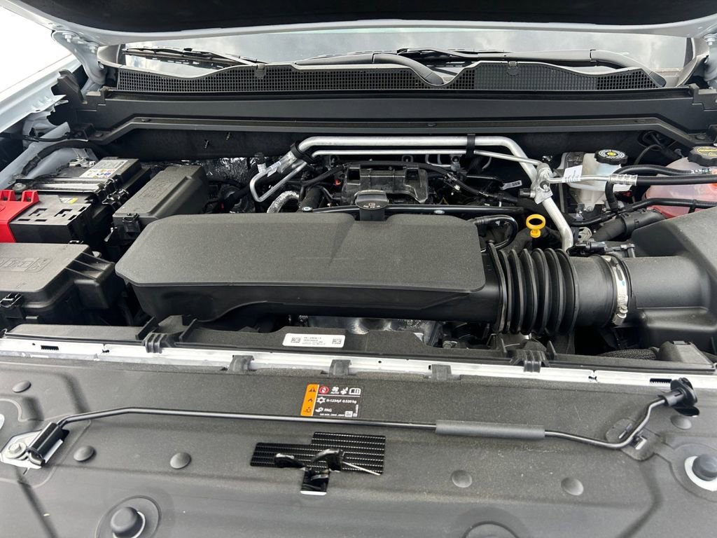 New 2026 Summit White Chevrolet Z71 image 13
