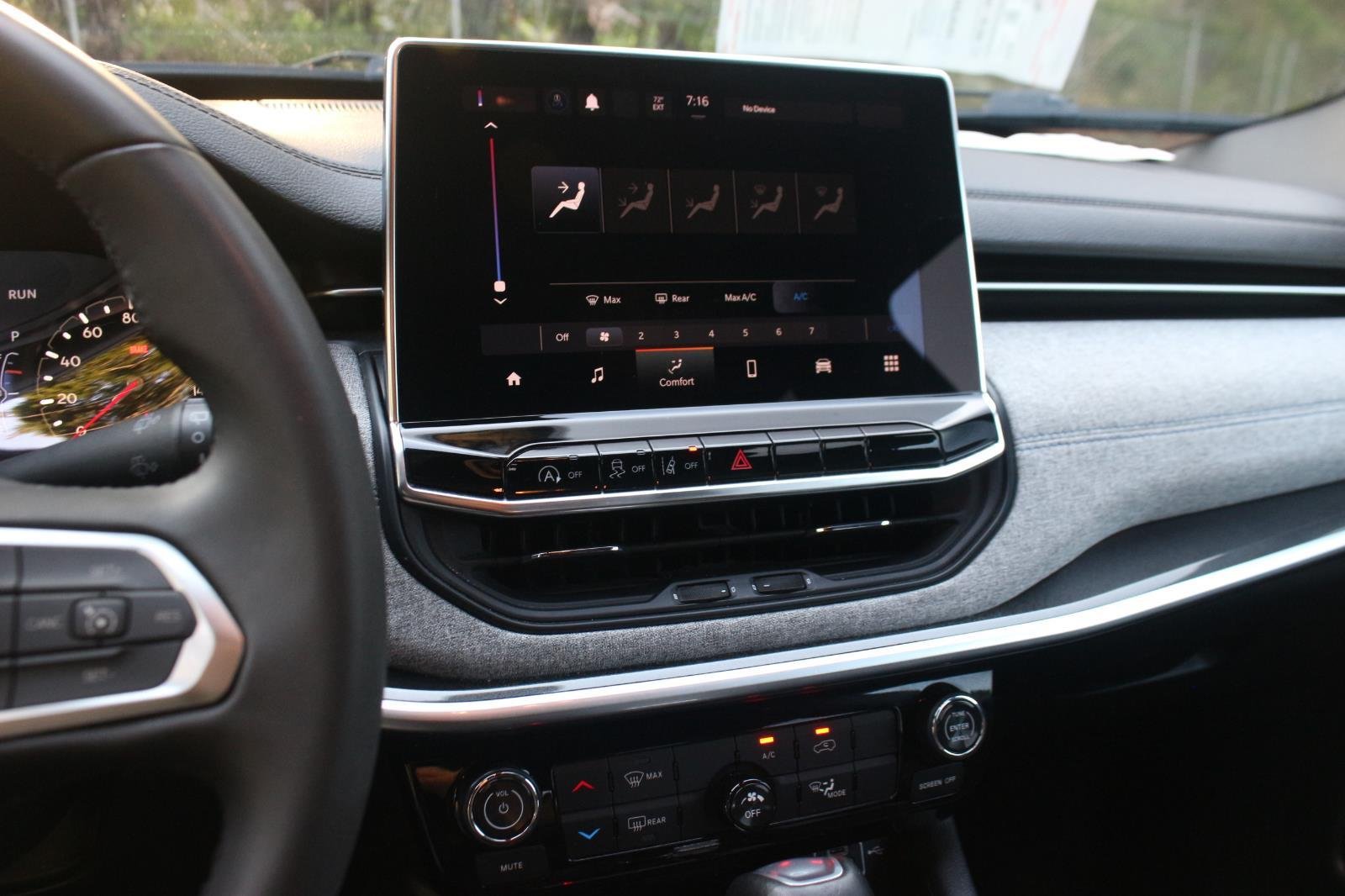 Used 2024 White Jeep Latitude image 20