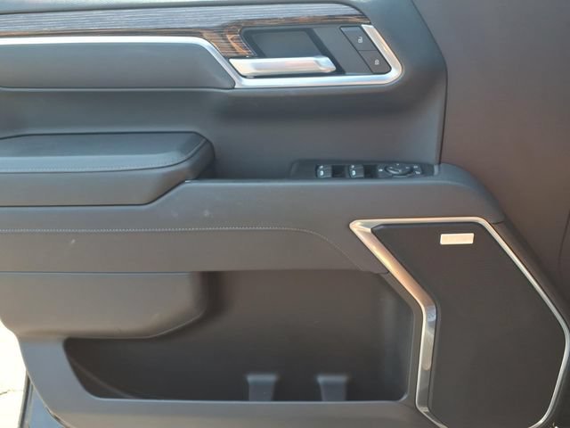 Used 2025 Onyx Black GMC Elevation image 15