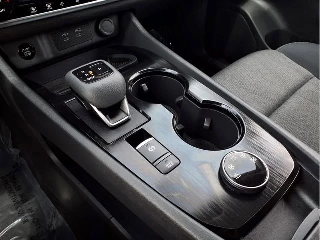 Used 2024  Nissan SV image 6