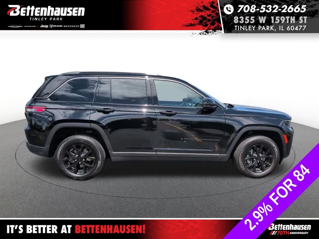 New 2026 Diamond Black Crystal Pearlcoat Jeep Altitude image 7