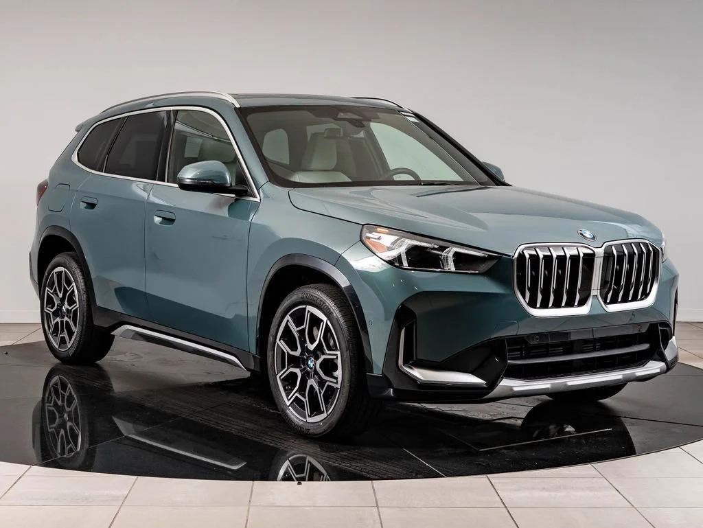 New 2026 Cape York Green Metallic BMW xDrive28i image 12