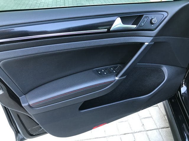 Used 2017 Deep Black Pearl Volkswagen Autobahn image 13