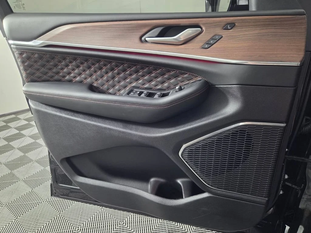 2025 Jeep Grand Cherokee Summit - Photo 19