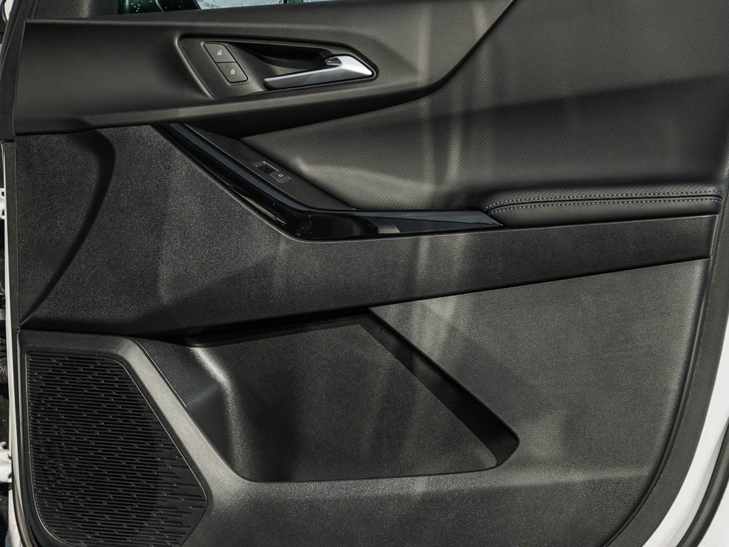 2027 Chevrolet Equinox LT - Photo 9
