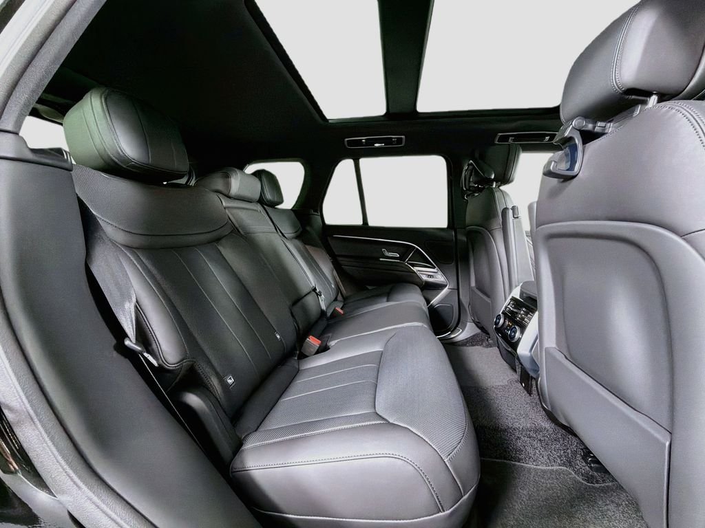 New 2027 Santorini Black Land Rover SE image 29