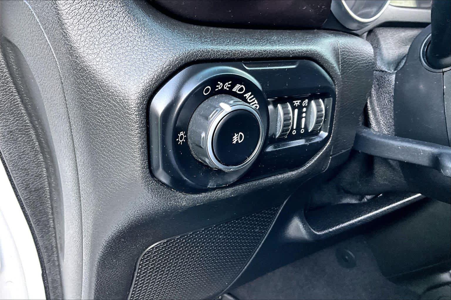 Used 2019 Bright White Clearcoat Jeep Sport Altitude image 32