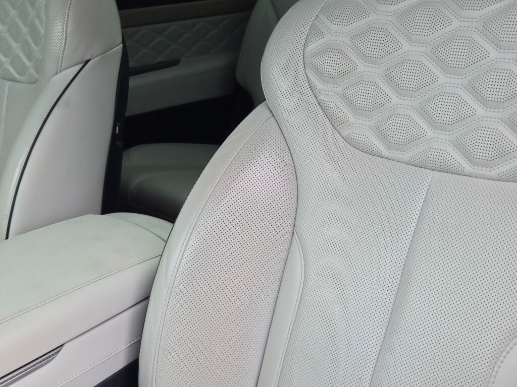 Used 2022 Red Hyundai Calligraphy image 22