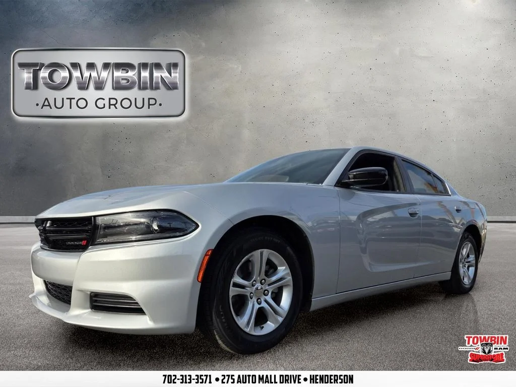 Used 2023 Silver Dodge SXT image 1
