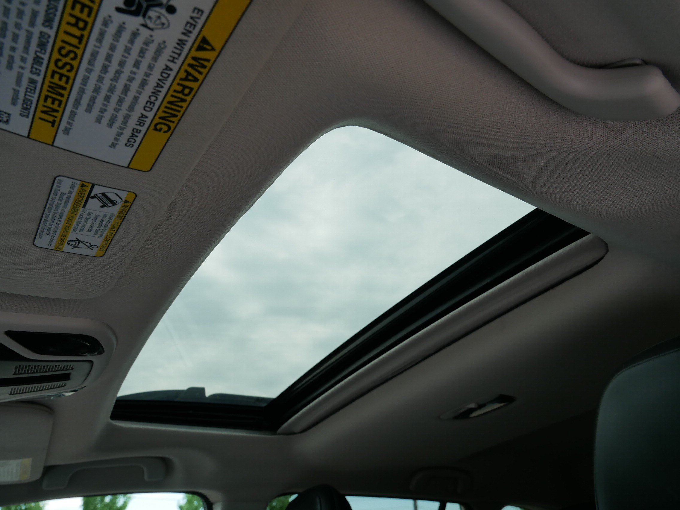 Used 2020 Crystal White Pearl Subaru Limited image 34