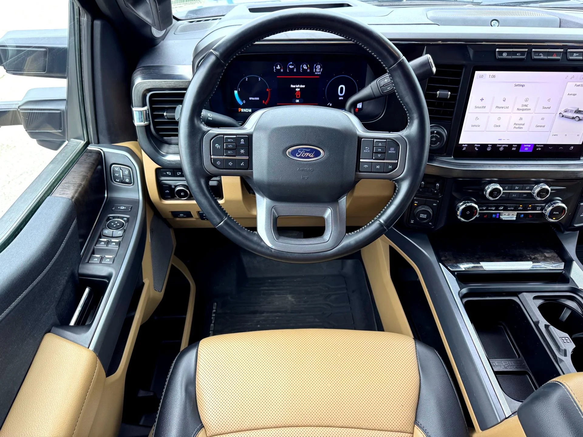 Used 2024  Ford Lariat image 21