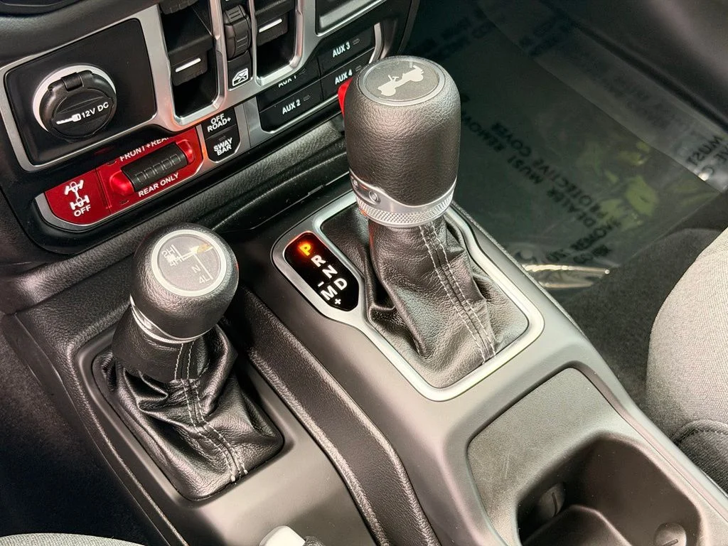 Used 2025  Jeep Rubicon image 41