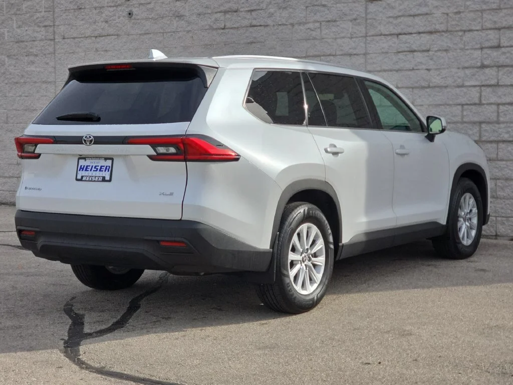 Used 2024  Toyota XLE image 13