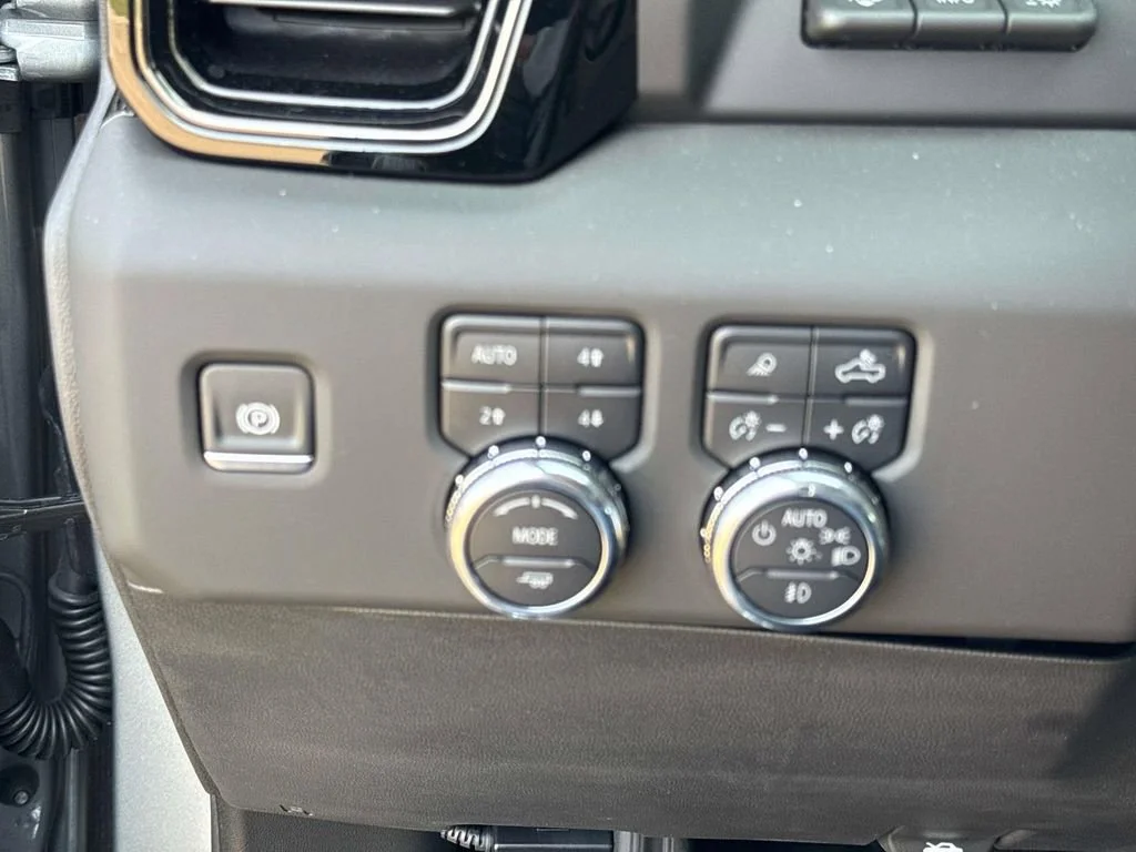 2025 GMC Sierra 1500 AT4 - Photo 38