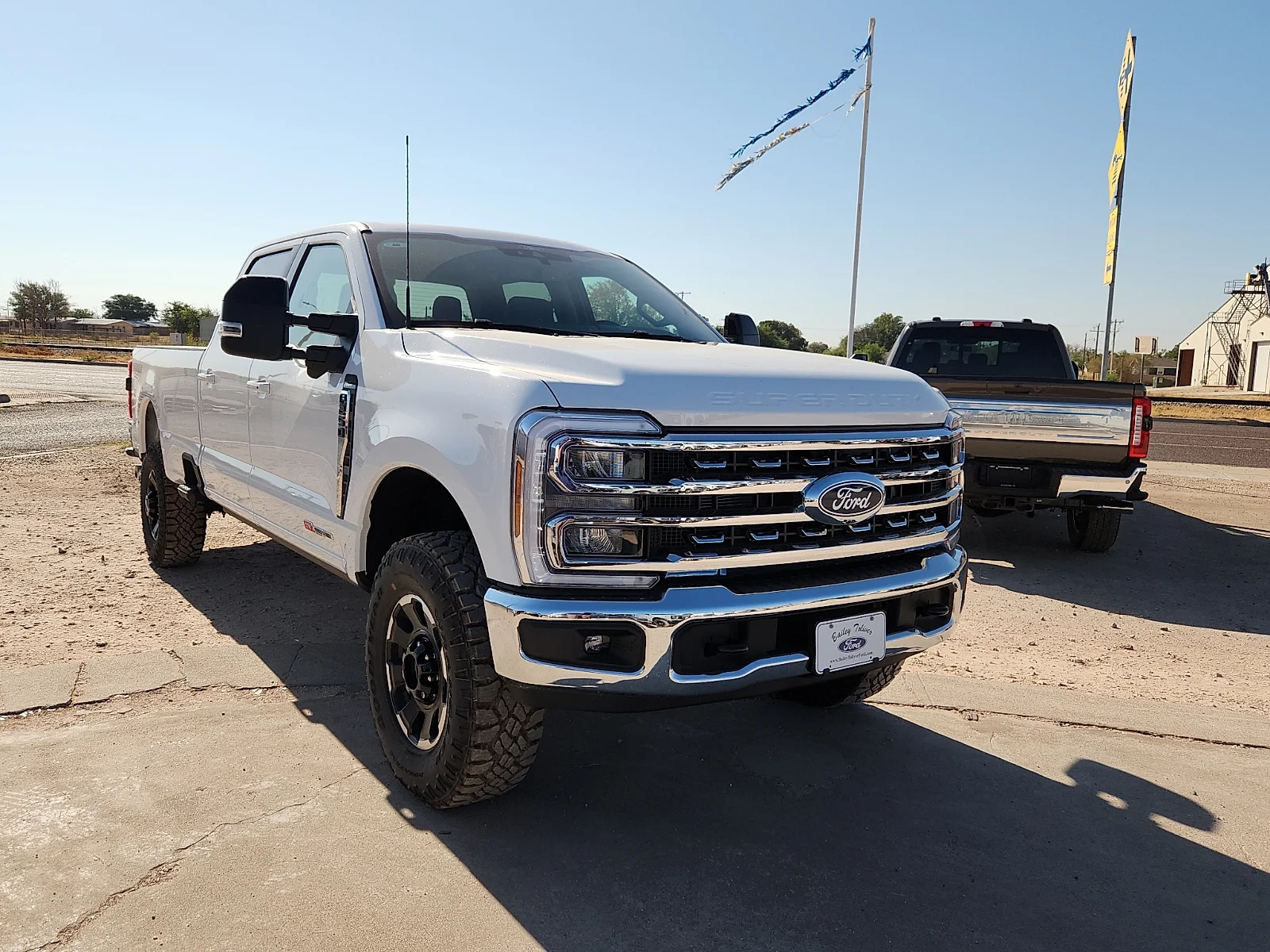 New 2027 Oxford White Ford Lariat image 1