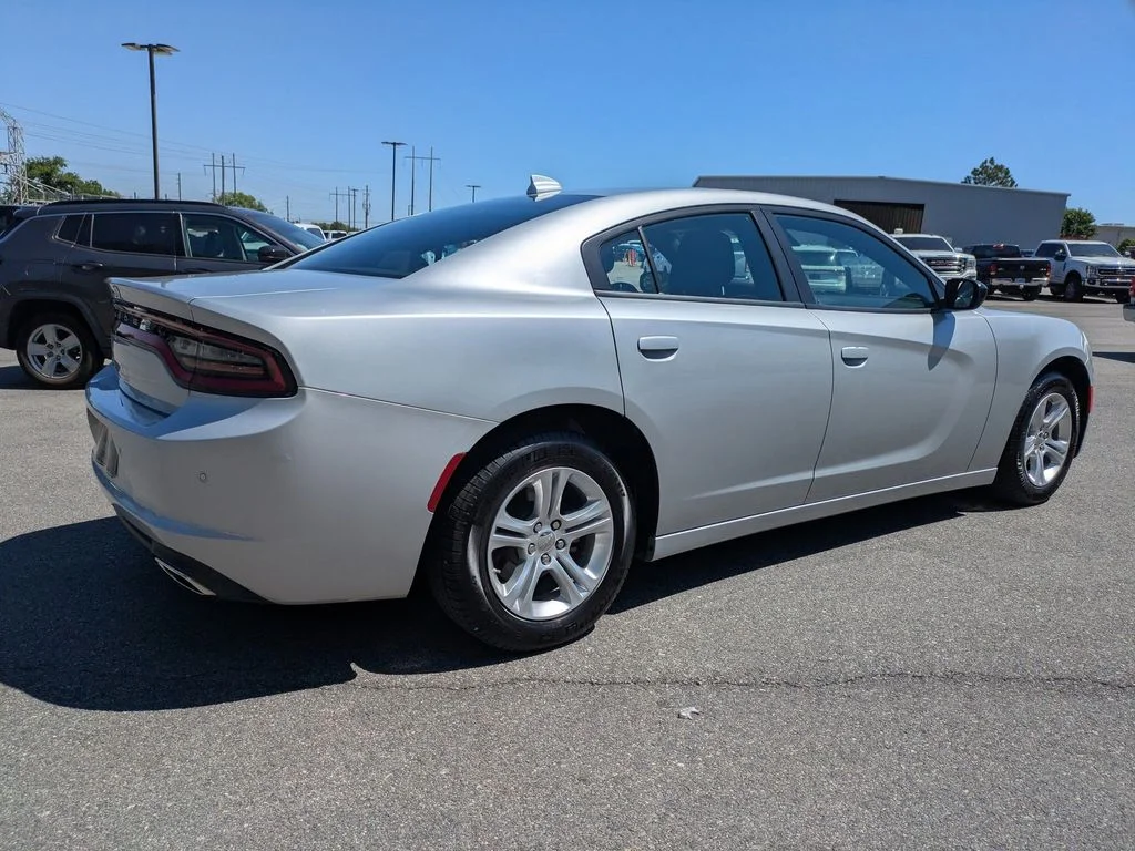 Used 2023 Silver Dodge SXT image 4